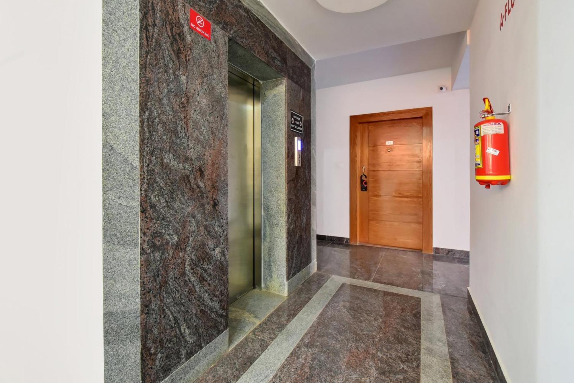 Готель Super Grand Collection O Near Sarjapur Road Near 7D Voyage Бенґалуру Екстер'єр фото