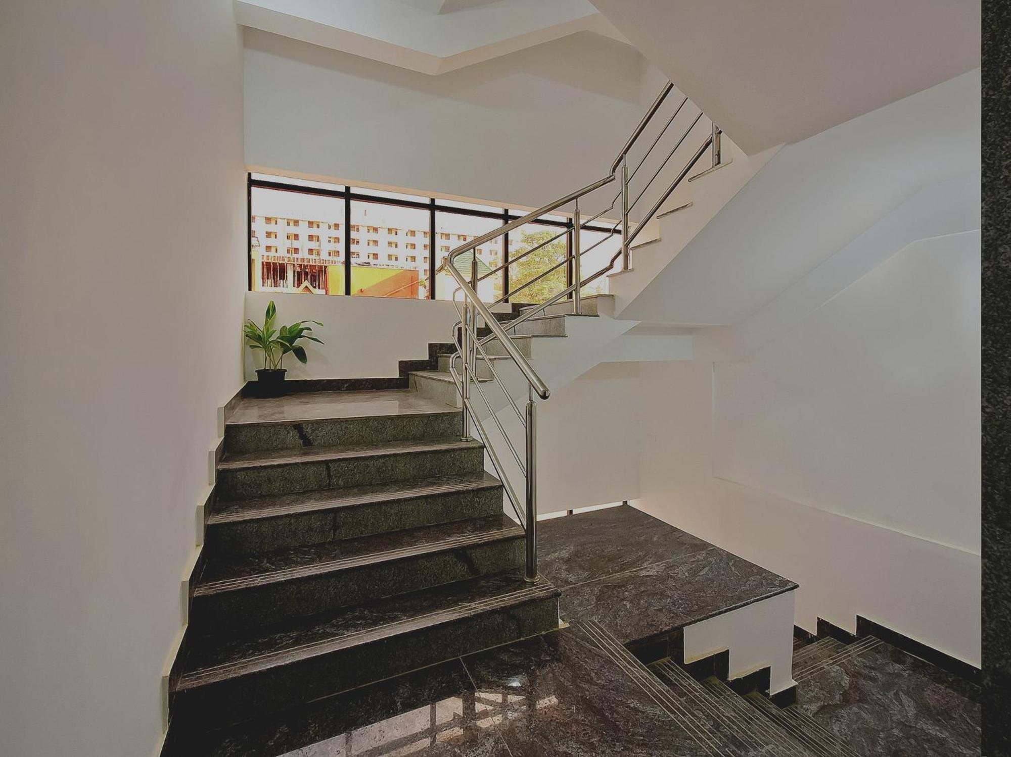 Готель Super Grand Collection O Near Sarjapur Road Near 7D Voyage Бенґалуру Екстер'єр фото